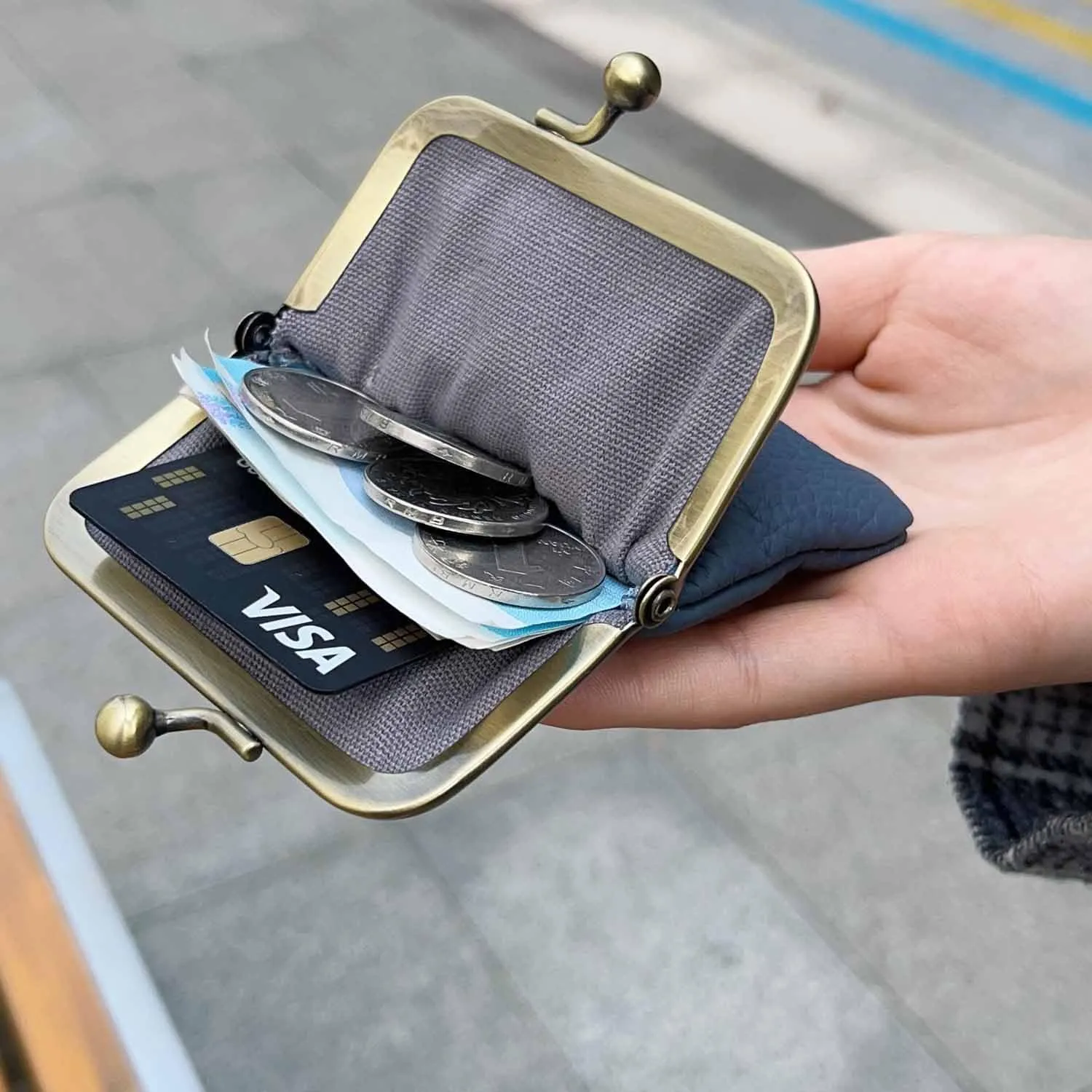 1Pcs Vintage Coin Purse Kissing Lock Wallet Coin Organizer Buckle Kissing Lock Coin Purse Leather Coin Clip for Men & Women (Denim Blue)
