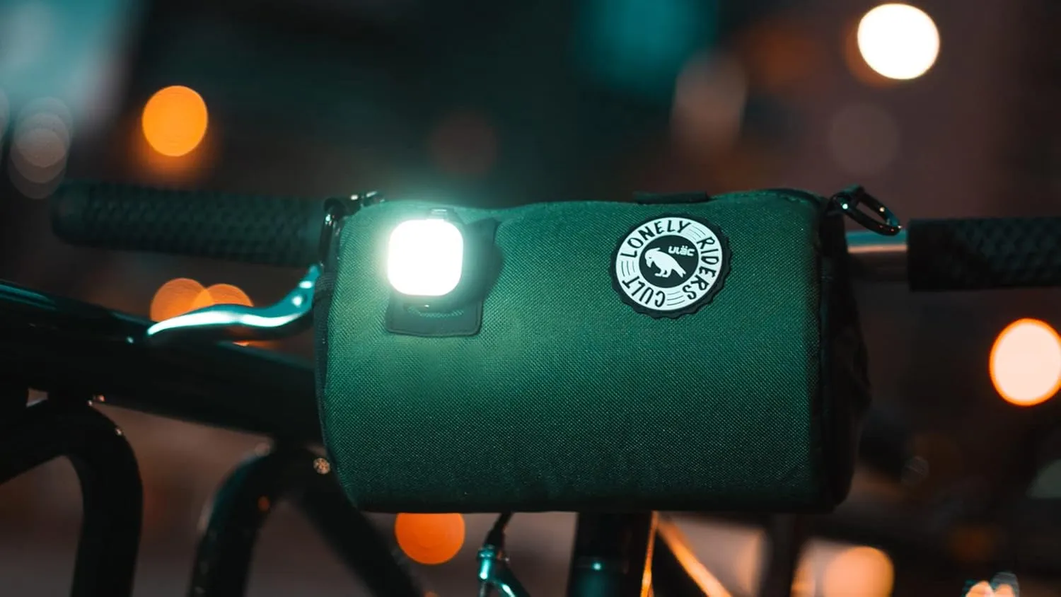 COURSIER COLLECTION Neo Porter Bike Feed Bag for Handlebar, with front eyelet accommodating lights and sunglasses and a shoulder strap for easy transport