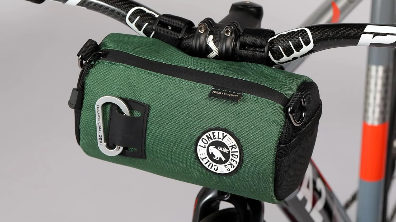 COURSIER COLLECTION Neo Porter Bike Feed Bag for Handlebar, with front eyelet accommodating lights and sunglasses and a shoulder strap for easy transport