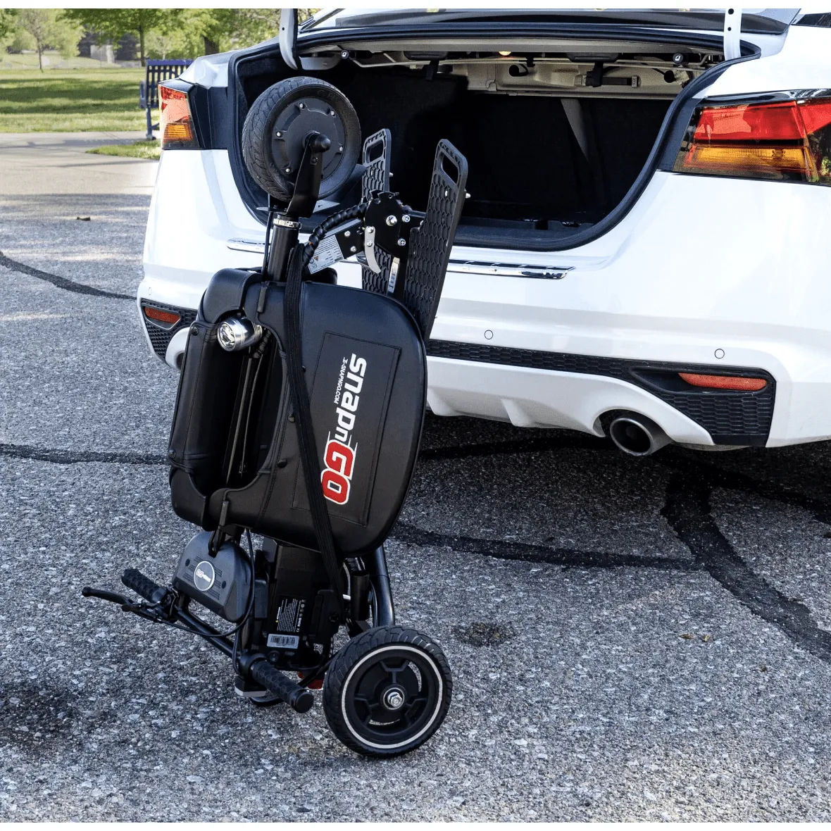 Glion SNAPnGO Lightweight Foldable Electric Scooter Model 335