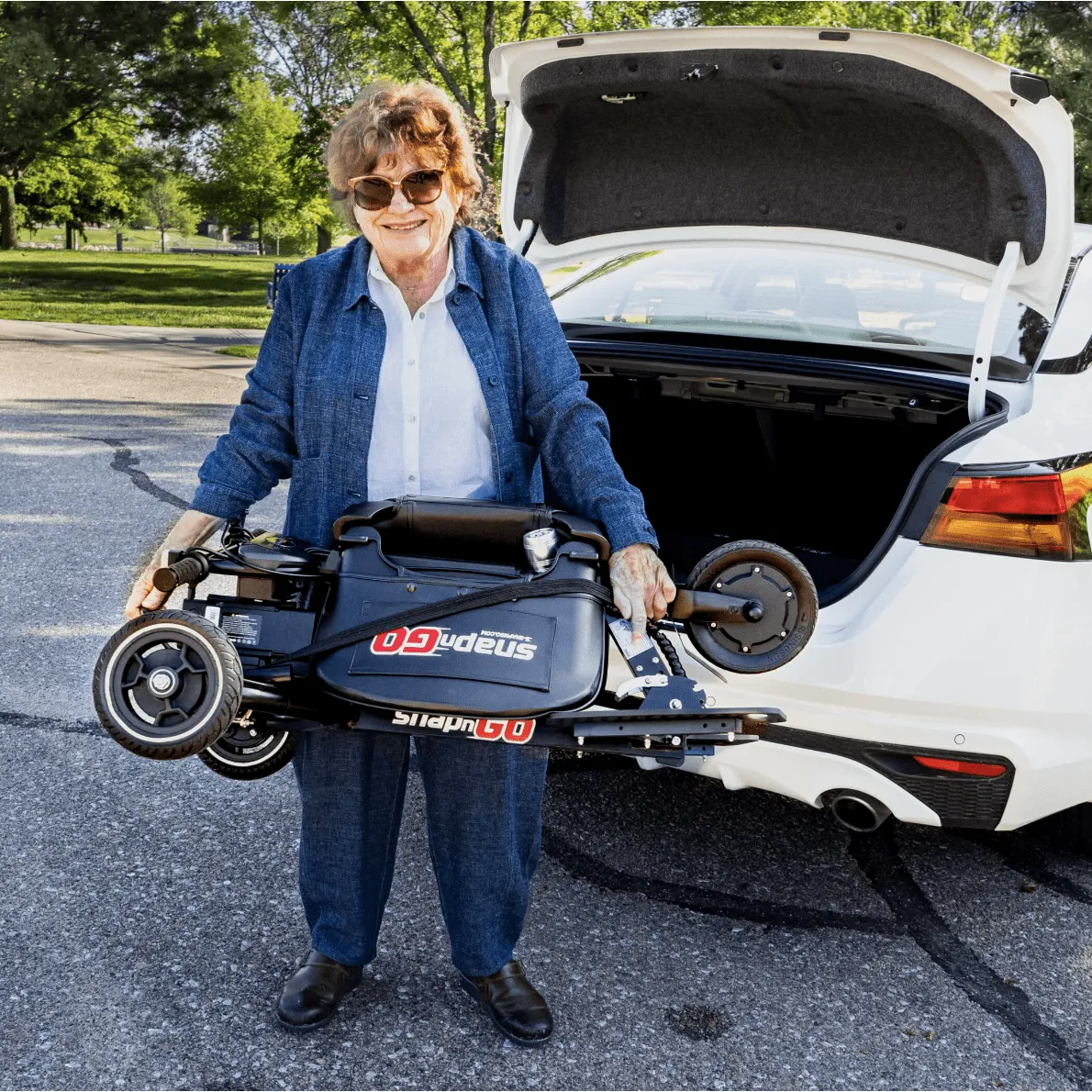 Glion SNAPnGO Lightweight Foldable Electric Scooter Model 335