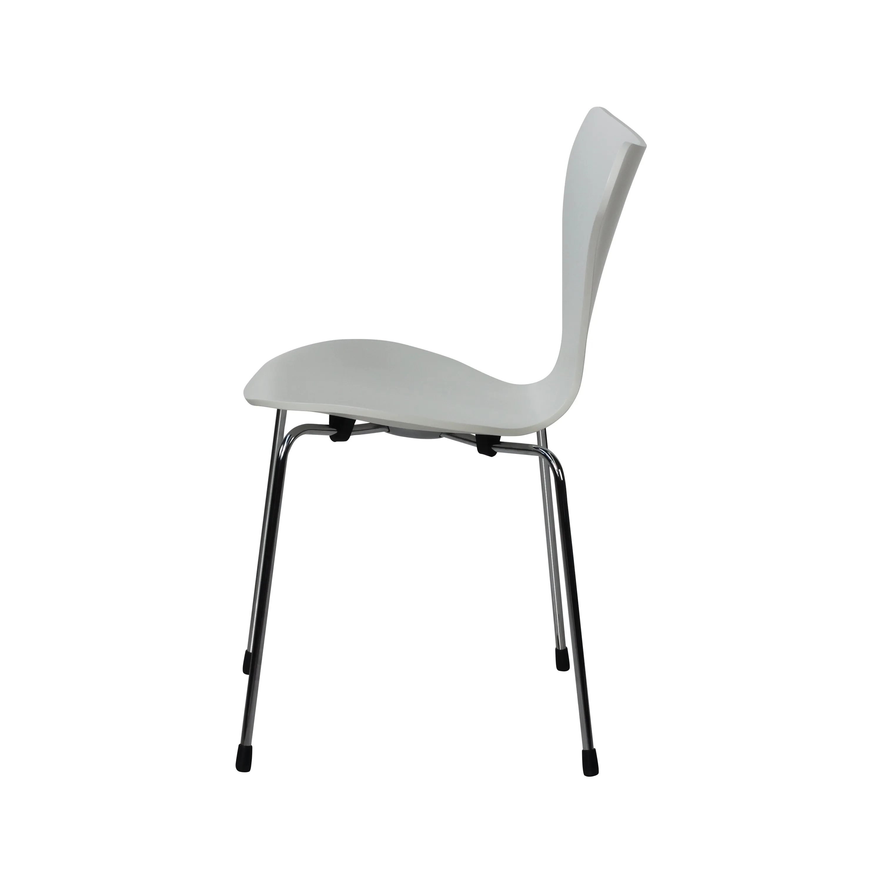 Jacobsen style stackable chair
