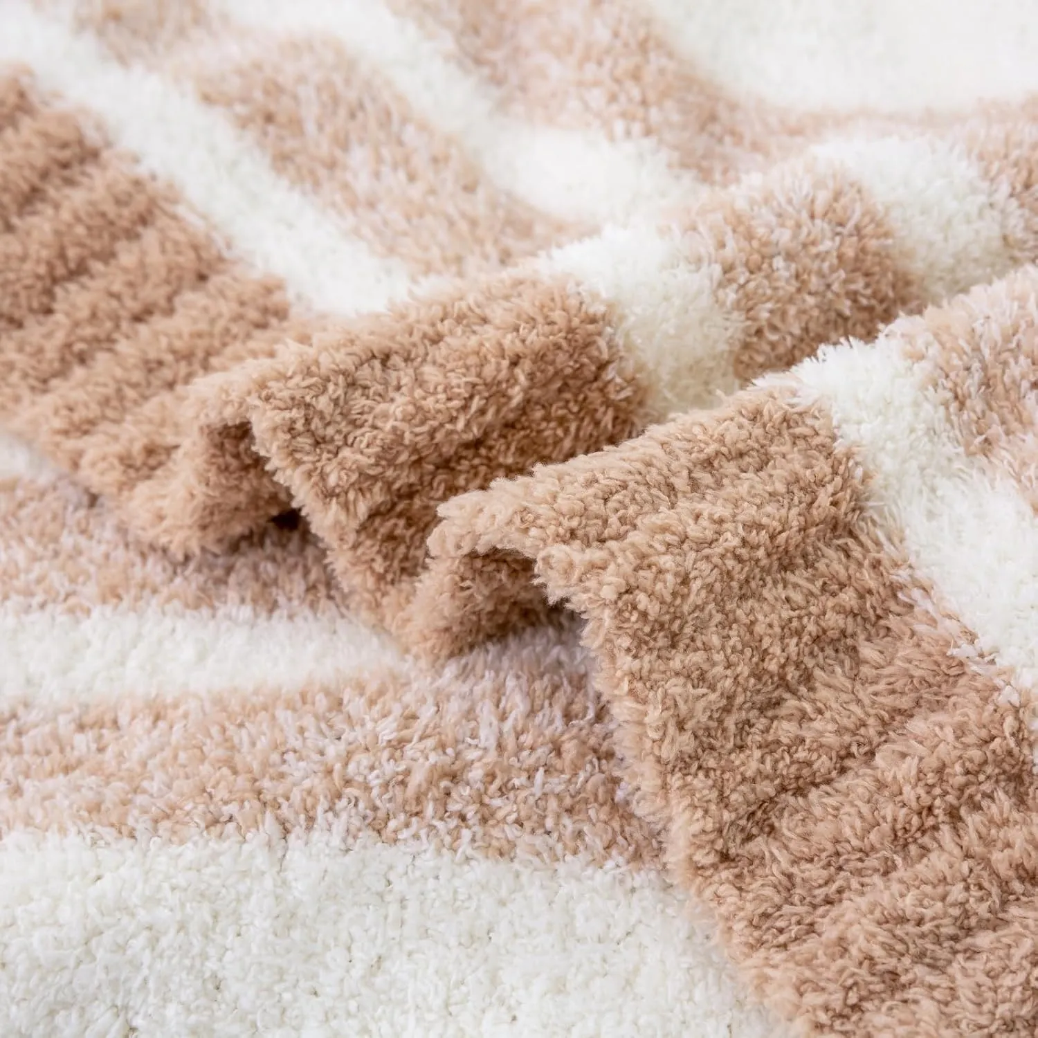 Mokoya Soft Dusty Pink Throw Blanket 50"x70", Lightweight Fluffy Throw Blanket for Couch, Dorm Room Essentials for Girls, Cute Cozy Blanket, Gifts for Teen Girls