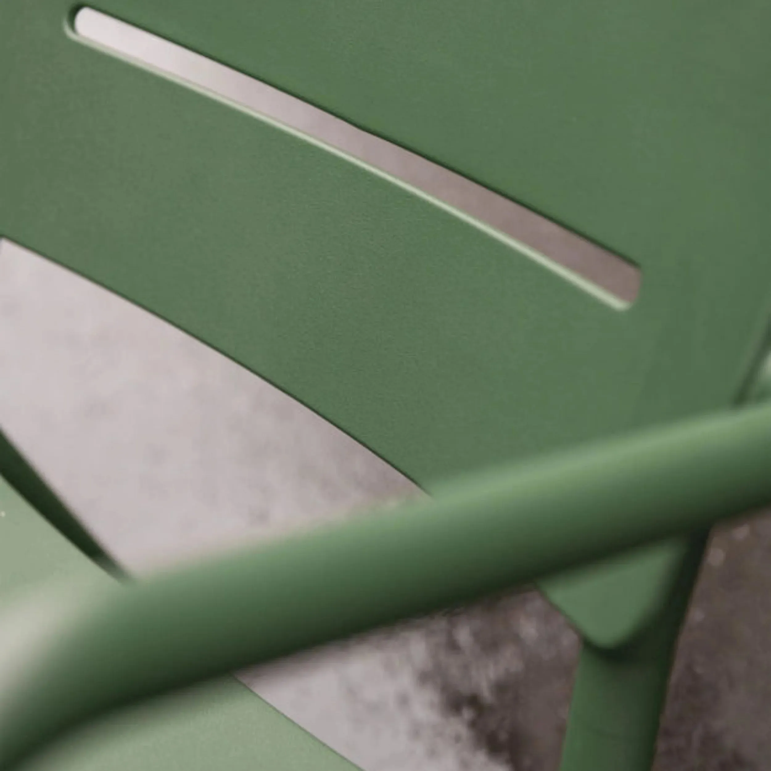 Outo Outdoor Lounge Chair - Dark Green