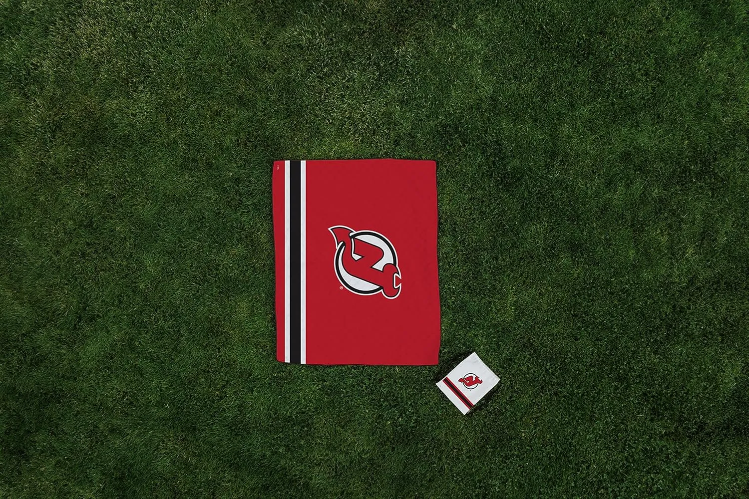 PICNIC TIME NHL Unisex-Adult NHL Picnic Blanket, Lightweight Beach Blanket, Machine Washable, Outdoor Blanket