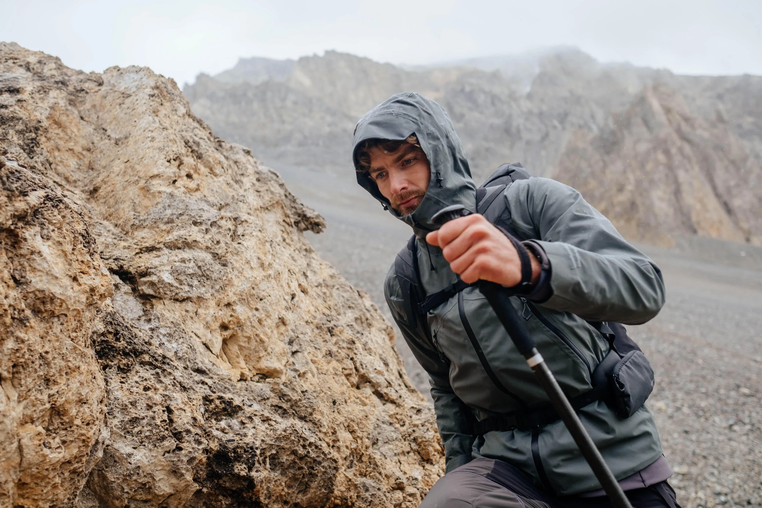 Quechua Men's Hiking Lightweight Waterproof Jacket MH500
