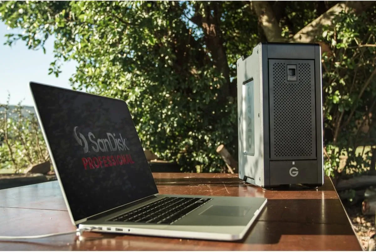 SanDisk Professional G-RAID Shuttle 8-Bay Thunderbolt 3 RAID Array with 160TB (8x 20TB) Removable HDD