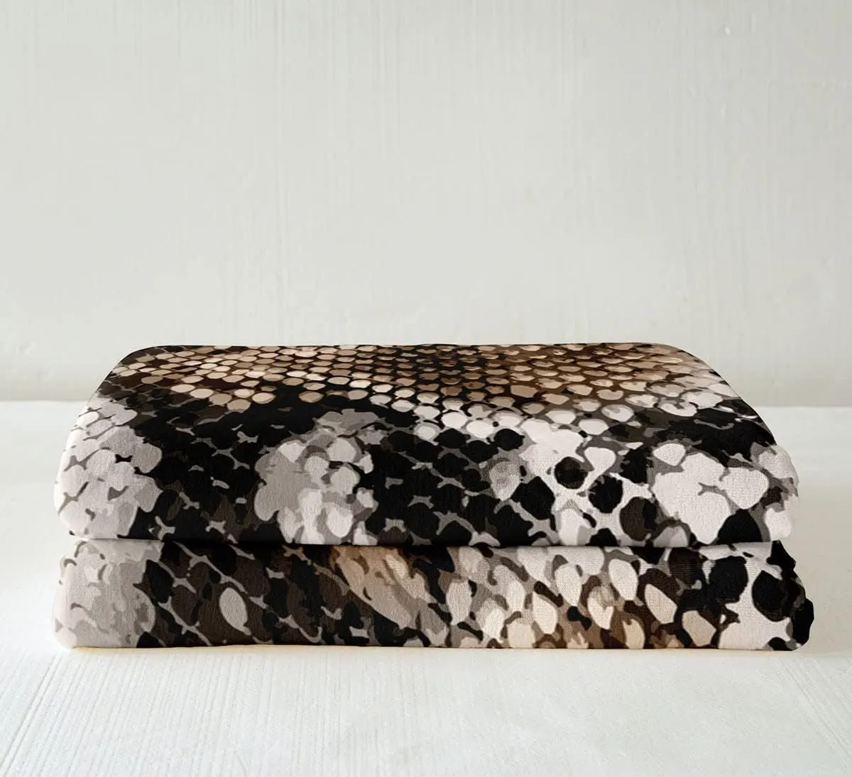 Snake Skin Bed Blanket Wild Animals Throw Blanket Lightweight Soft Cozy Luxury Snakeskin Pattern Fleece Blanket Black Brown Flannel Blanket for Sofa Bedroom Office Travel All Season(Twin 60"x80")